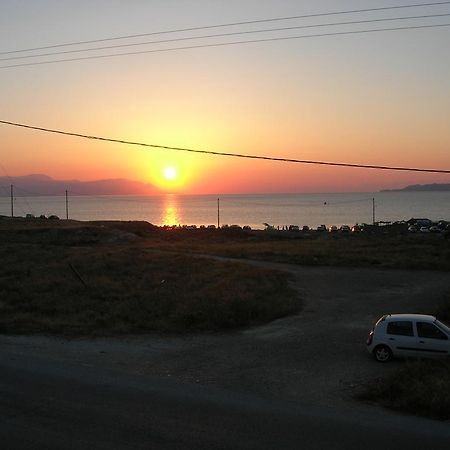 Apartment Next To The Sea In Poseidonia Posidhonía Exterior foto